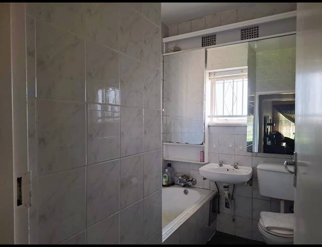 3 BEDROOM FLAT FOR SALE IN THREE RIVERS PROPER